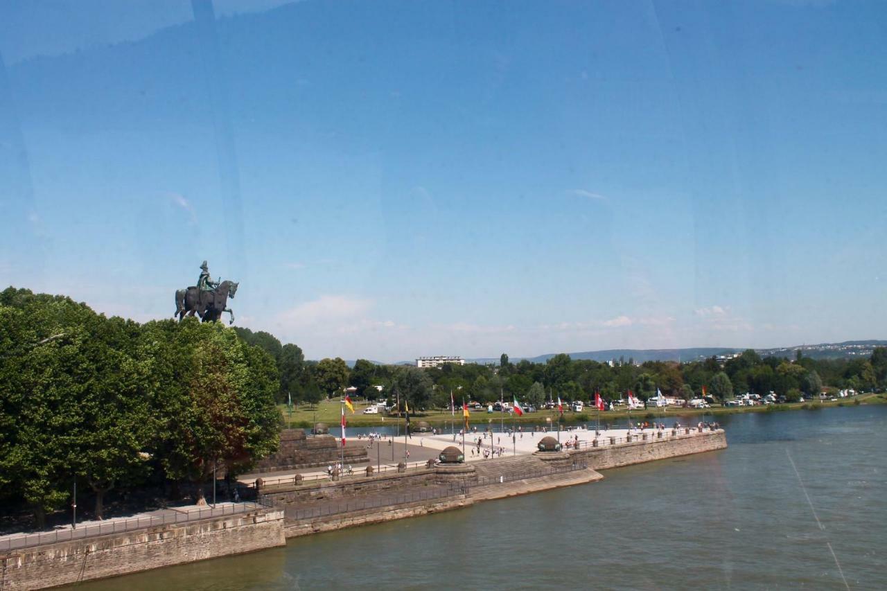 Ferienwohnung Auf Der Moselhoehe - Naehe Koblenz Und Cochem 迪布利希 外观 照片